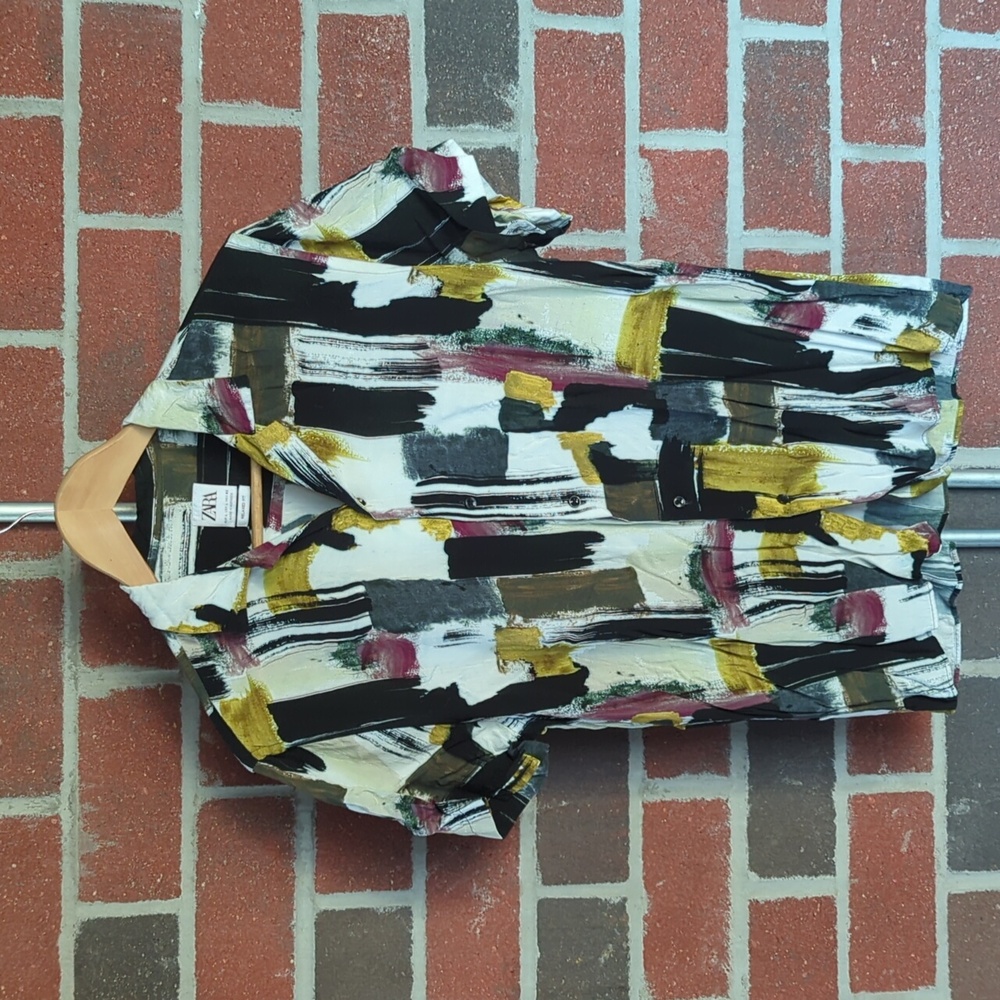 Zara Short Sleeve Button Up Shirt Very Cool Size L Large